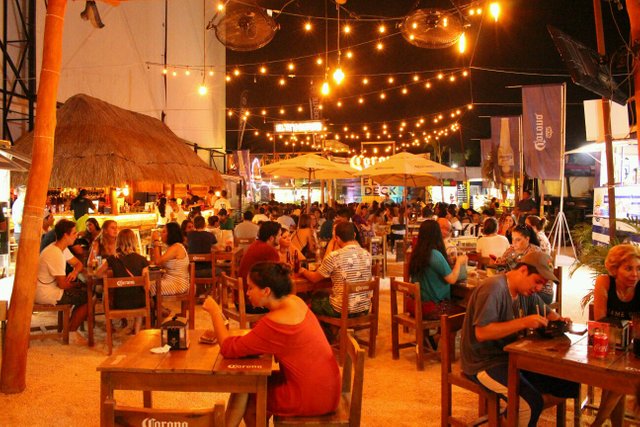 Foodtrucks park in Cancun