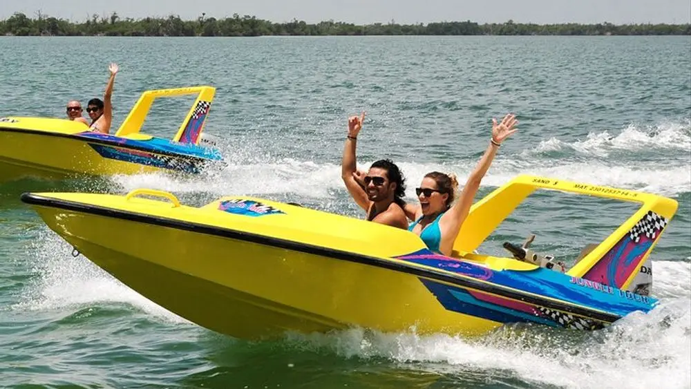 Speed boat tours in Cancun 